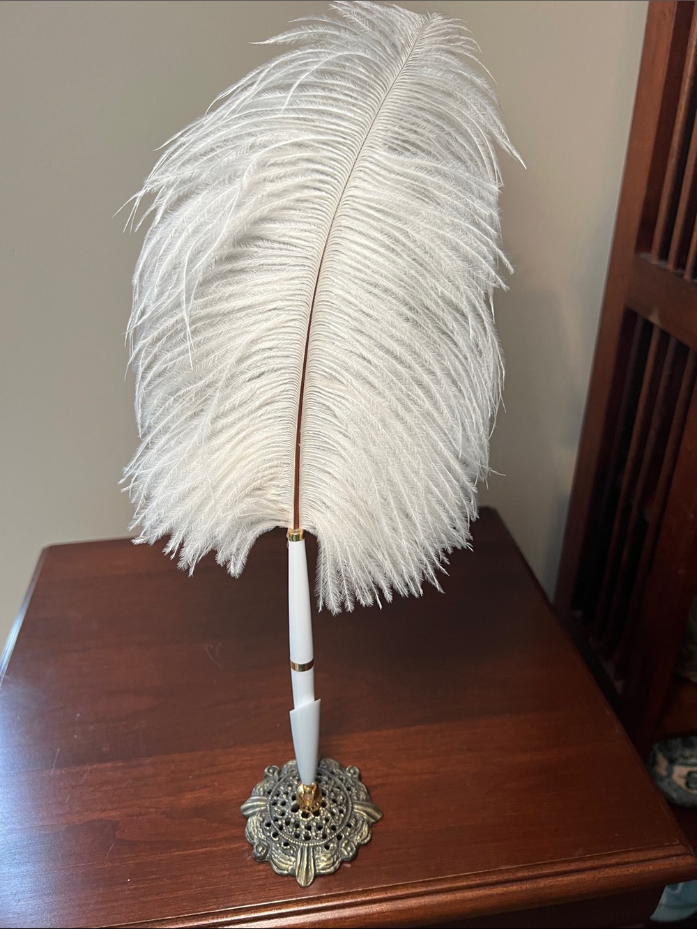 Victorian Style Guest Register Wedding Book Signing Feather Plume Pen with Stand